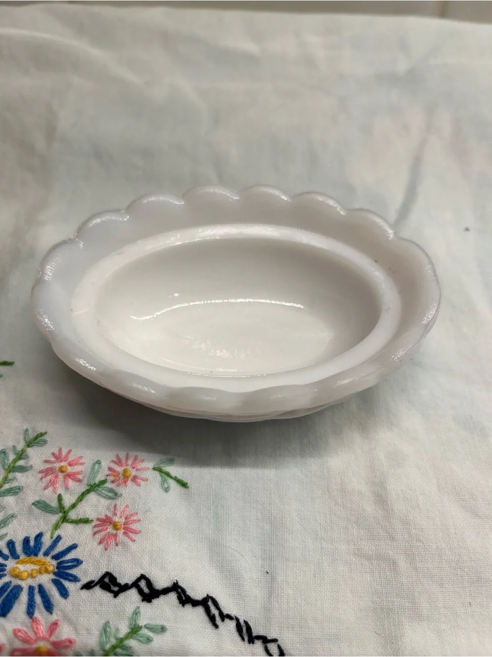 Small Vintage Westmoreland White Milk Glass Hen/Chicken On Nest Dish